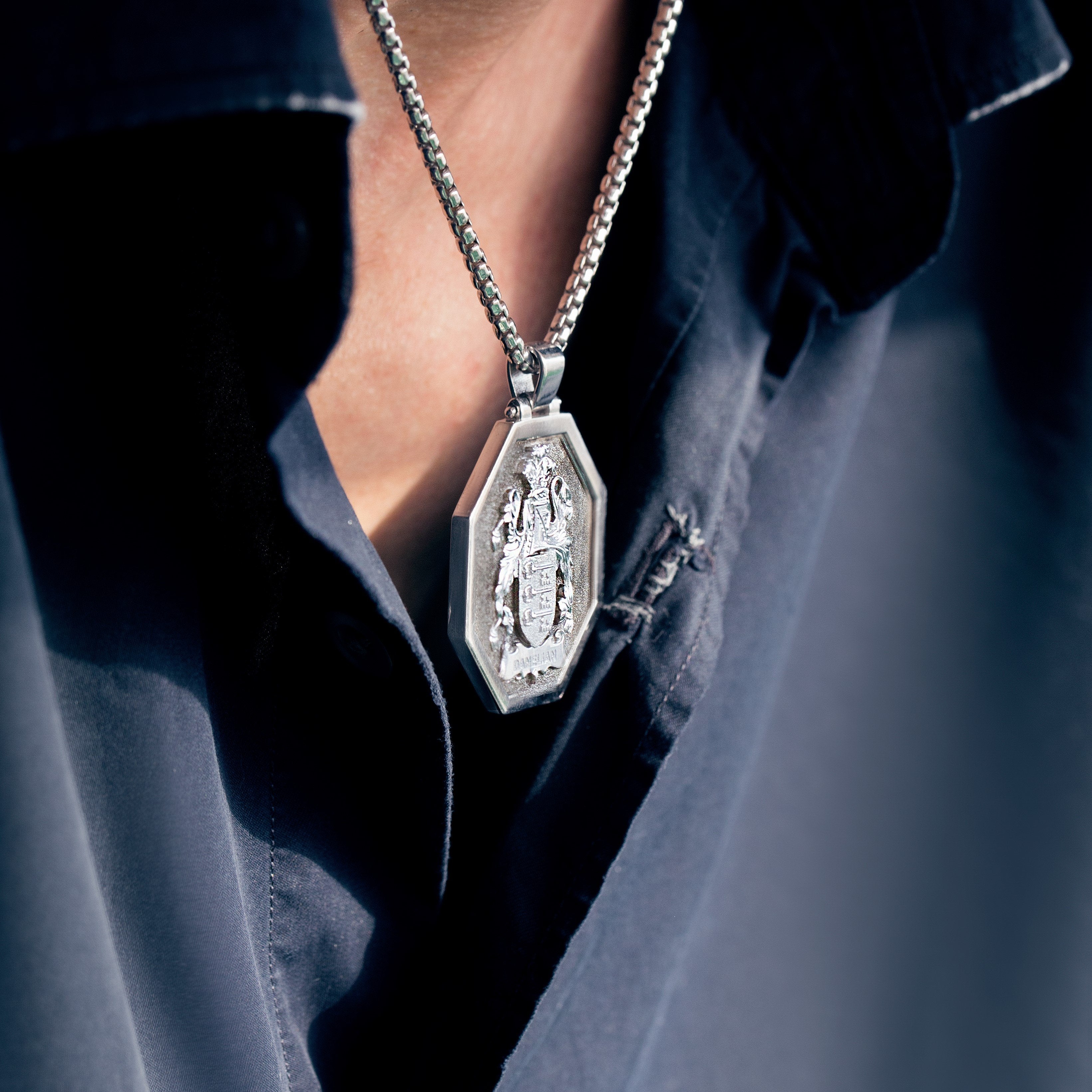 FAMILY CREST NECKLACE - Danelian Jewelry