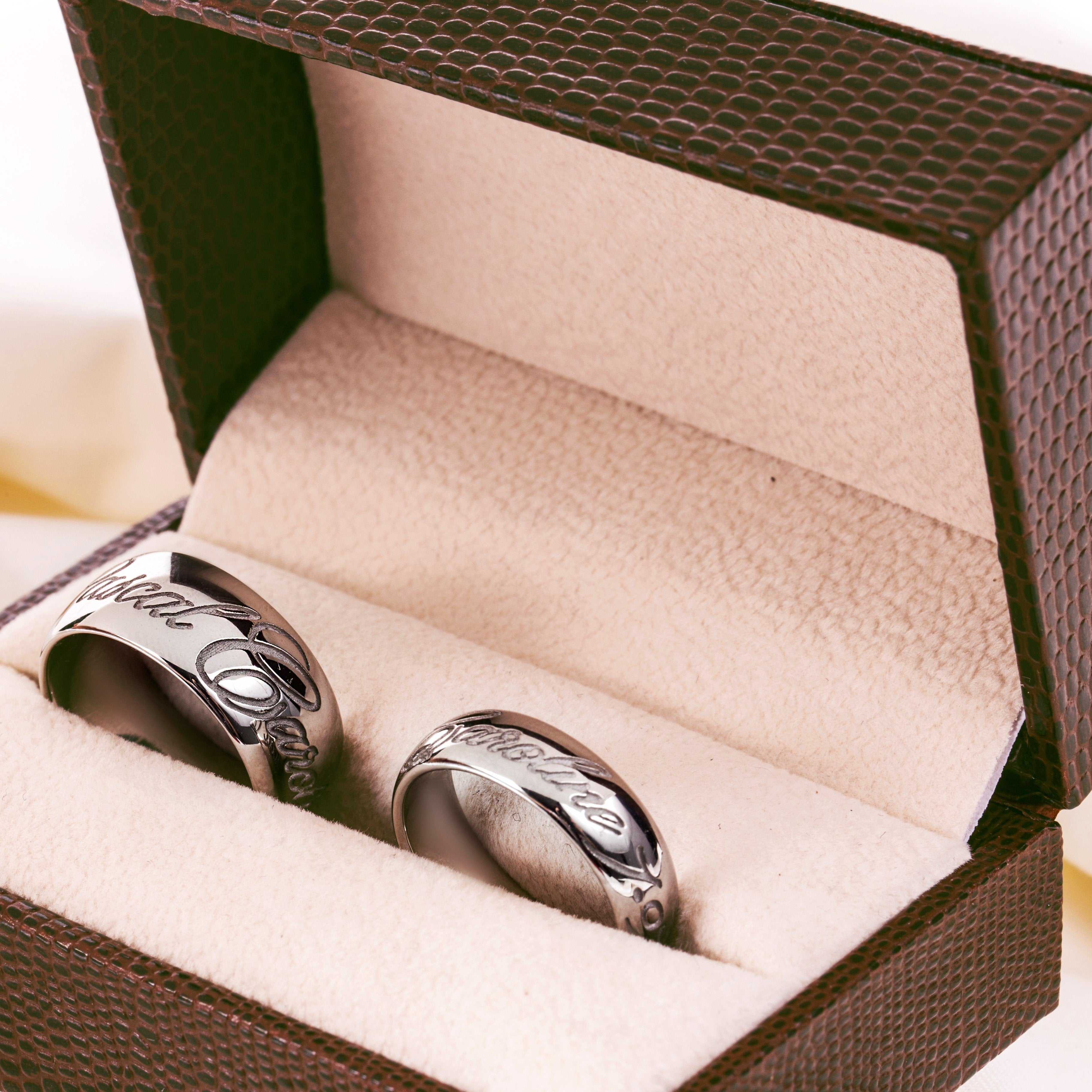 ENGRAVED WEDDING BAND SET - Danelian Jewelry